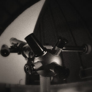 Picture of a telescope pointing out of an observatory dome. Image by Frank Schiller from Pixabay.com.