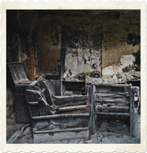 Picture of a burned out room, including what remains of furniture, paintings, et cetera. Image by F. Hektor from Pexels.