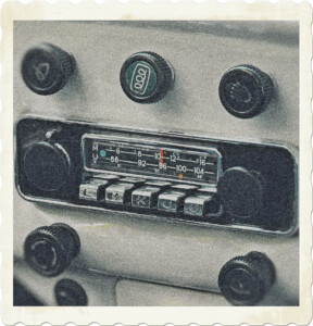 Picture of an old car radio. Image by Bruno /Germany from Pixabay. 